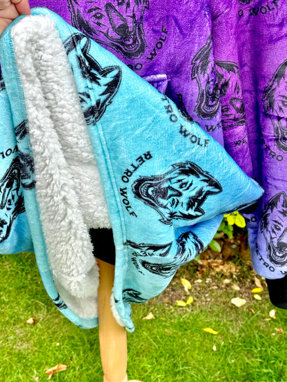 LIMITED EDITION DOT WORK WOLF GRADIENT HOODED BLANKET